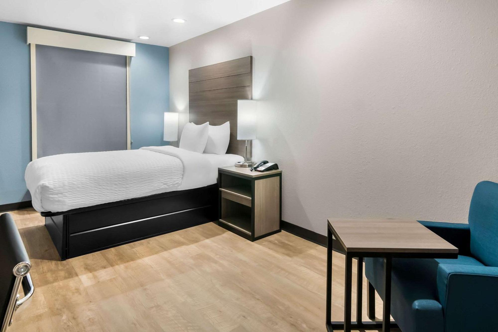 Отель Clarion Pointe Форт-Уэрт Экстерьер фото
